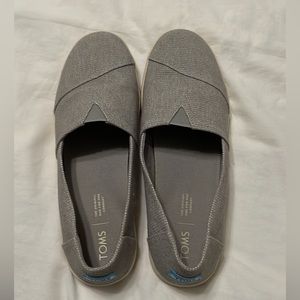 Gray Toms cupsole alpargata slip on sneaker— size 9.5